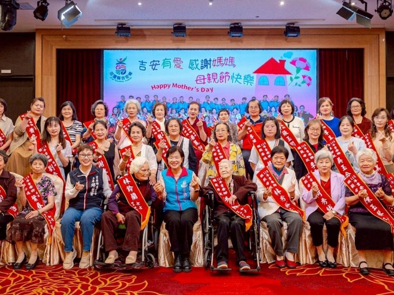 母愛動人  吉安鄉表揚模範母親與婆媳 游淑貞：女力撐起半邊天